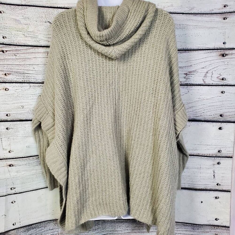 BKE Women’s Small Beige Chunky Knit Hooded Sweater Poncho Style - Picture 4 of 7